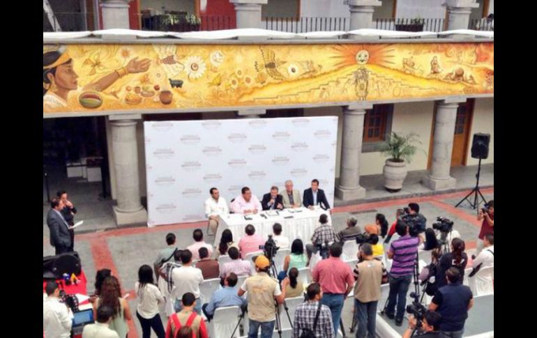 El alcalde tonalteca anuncia el programa de agua potable que benificiará a 220 mil habitantes. Foto: ‏@JorgeAranaArana. ARCHIVO /