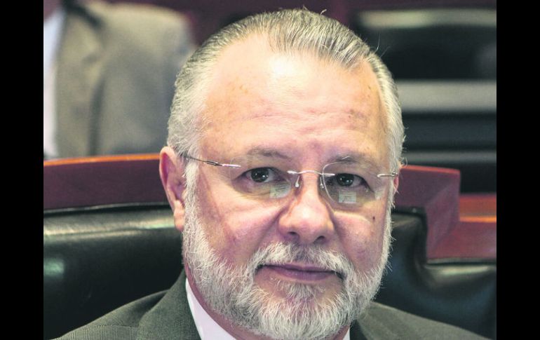 Tricolor. Trinidad Padilla López, ex rector de la Universidad de Guadalajara y diputado local.  /