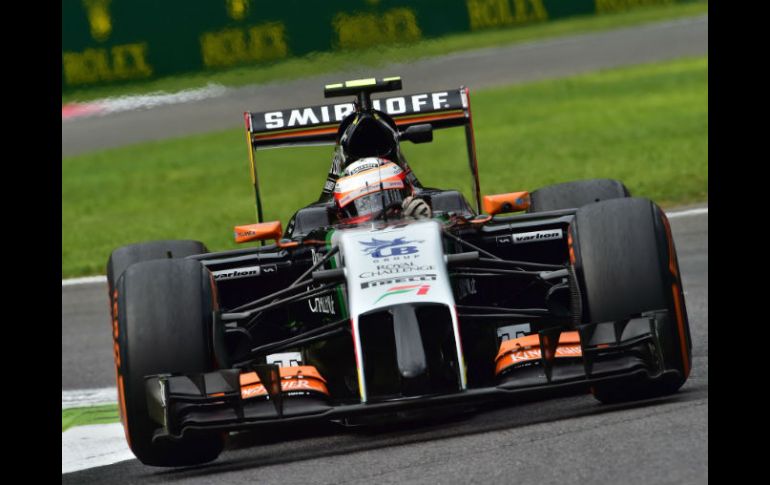 Sergio Pérez marcó el undécimo tiempo en la primera jornada de entrenamientos libres para el Gran Premio de Italia. AFP /