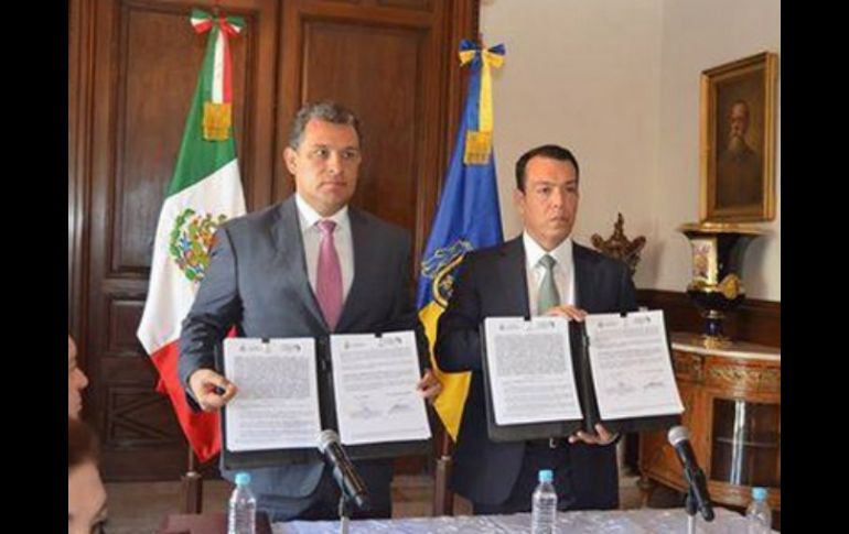 La CEDHJ firma convenio con Gobierno del Estado para capacitar a funcionarios públicos en respeto a derechos humanos. Foto: ‏@CEDHJ. ESPECIAL /