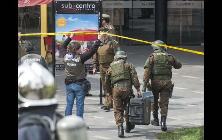 Una bomba detona en un local comercia, causando 14 heridos, dos de ellos de gravedad. AFP  V. Rodas  /