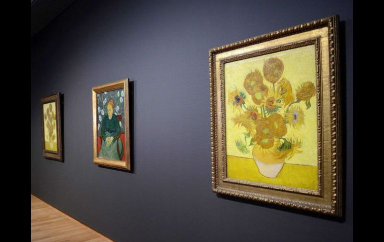 Las pinceladas amarillas de 'Los Girasoles' de Van Gogh están adquiriendo un tono marfil. EFE ARCHIVO /