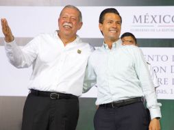 Peña Nieto anuncia con Torre Cantú las nuevas medidas a empresas tras levantar restricciones en la frontera. ESPECIAL  presidencia.gob  /