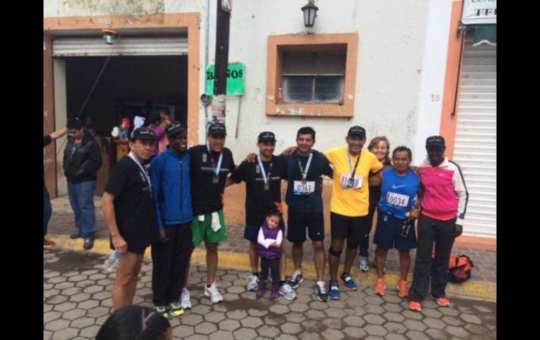 Ganadores del medio maratón Tlajomulco-Cajititlán. TWITTER @SalvadorZamoraZ  /