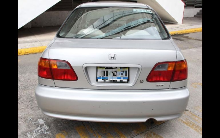 El Honda Civic gris plata modelo 1999 fue robado el pasado 12 de septiembre. ESPECIAL Policía de Guadalajara  /