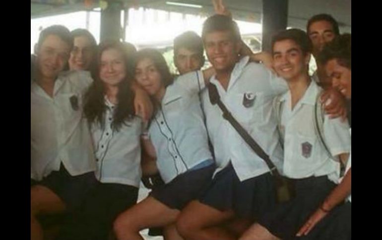 Los alumnos del colegio Pedro II de Rio de Janeiro mostraron solidaridad a su amiga a través de redes sociales. FACEBOOK  /