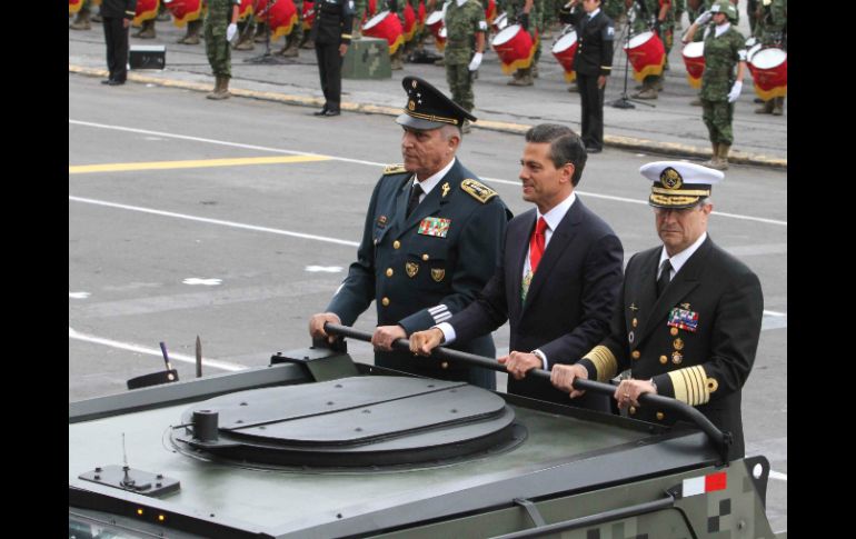 Por la mañana, Enrique Peña Nieto encabezó el tradicional Desfile Militar por el 16 de Septiembre. NTX  C. Pereda  /