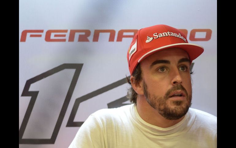 Fernado Alonso durante la tercera sesión libre en Marina Bay. AFP M. Rasfan  /
