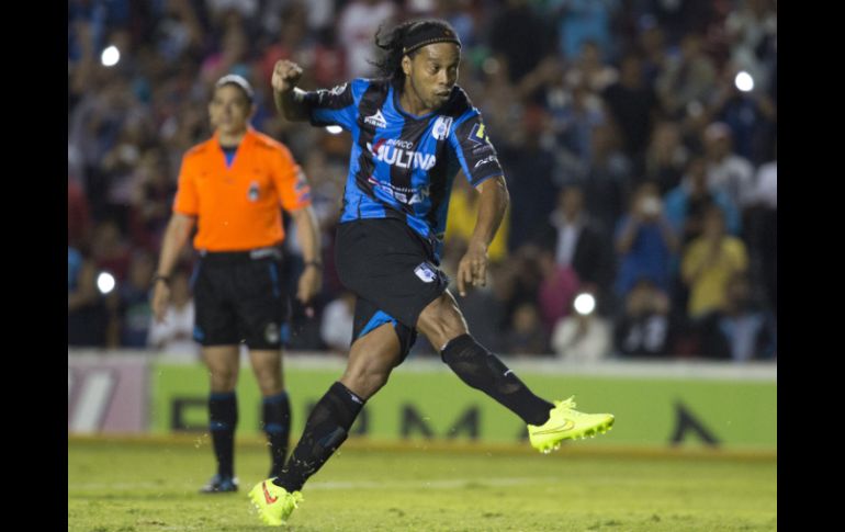 Se espera que el jugador brasileño, Ronaldinho, esté presente desde el arranque del duelo. MEXSPORT /