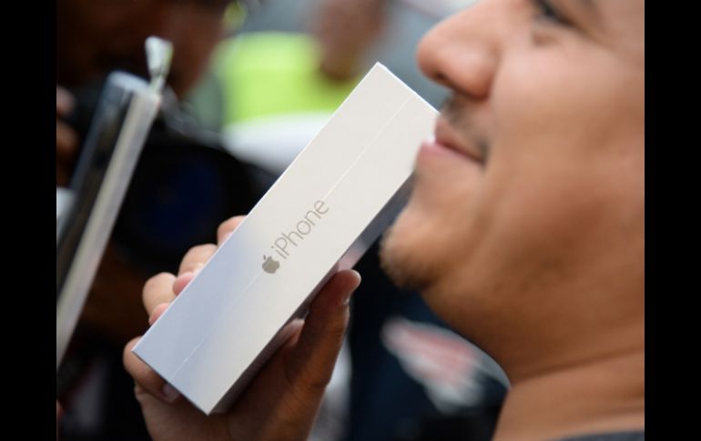 La cifra supera los nueve millones de iPhones que Apple vendió el año pasado del iPhone 5.  AFP R. Beck  /