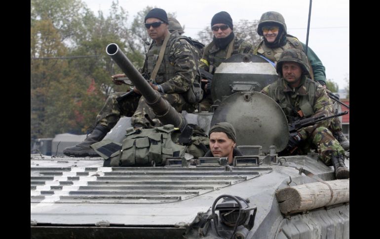 Militares ucranianos sobre un tanque en el este de Donetsk. AFP / ARCHIVO