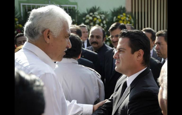 Por su parte, el gobernador asiste a El Grullo a dar el último adiós a las dos víctimas del atentado. ESPECIAL /