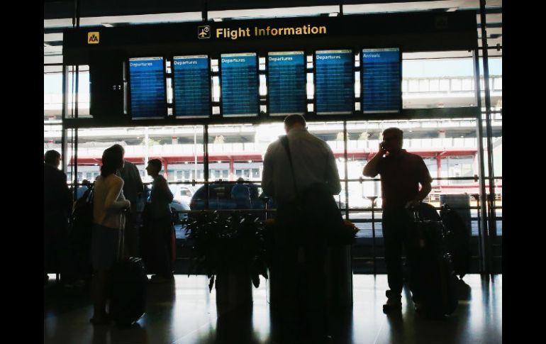 Más de mil vuelos son cancelados tras la amenaza de incendio. AFP / S. Olson