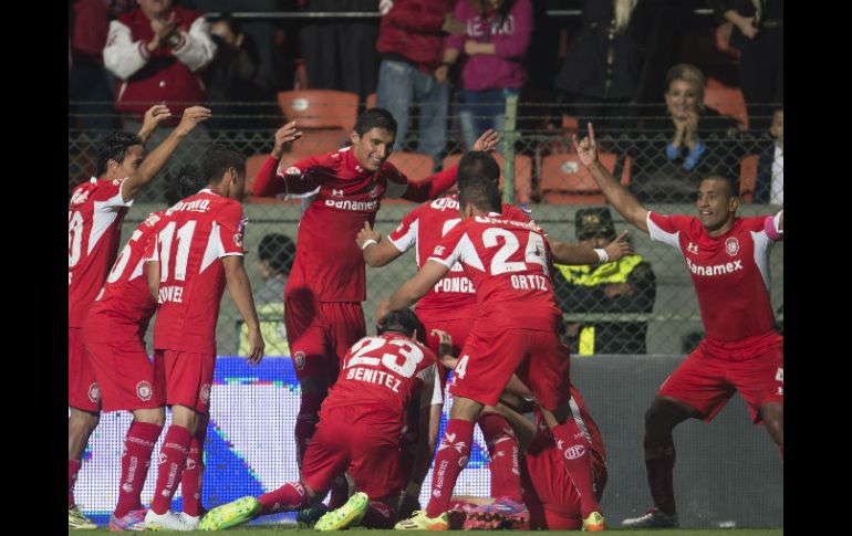 Los Diablos Rojos celebran el gol marcado por Benítez. MEXSPORT / O. Aguilar