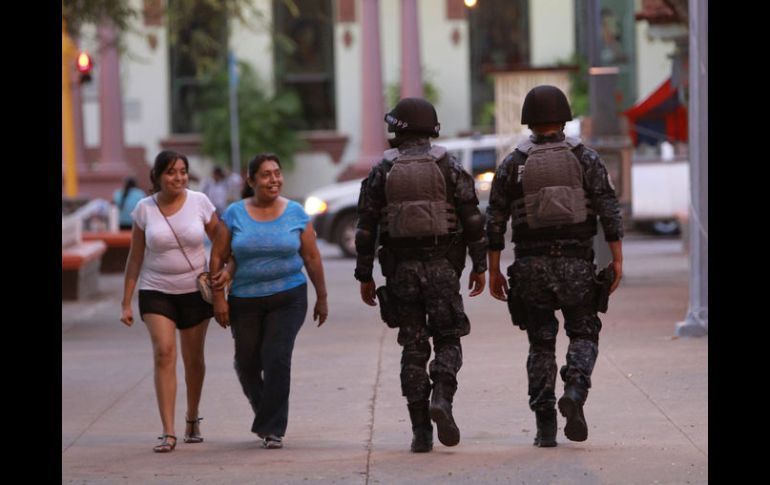 Desde la tarde de ayer la Gendarmería Nacional patrulla las calles de Iguala. EFE / J. Méndez