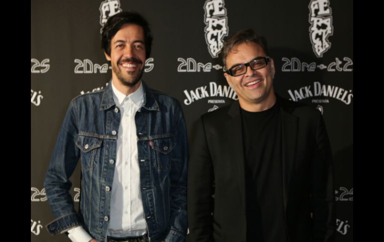 Emmanuel del Real (i) y Joselo Rangel (d) de Café Tacvba, posan en conferencua de prensa ofrecida en Los Ángeles. AP / R. Muzel