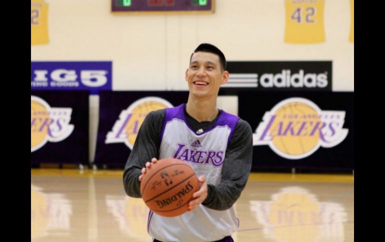 Lin, de 26 años tendría la oportunidad de mostrarse más dada la lesión de Nash. TWITTER / @JLin7