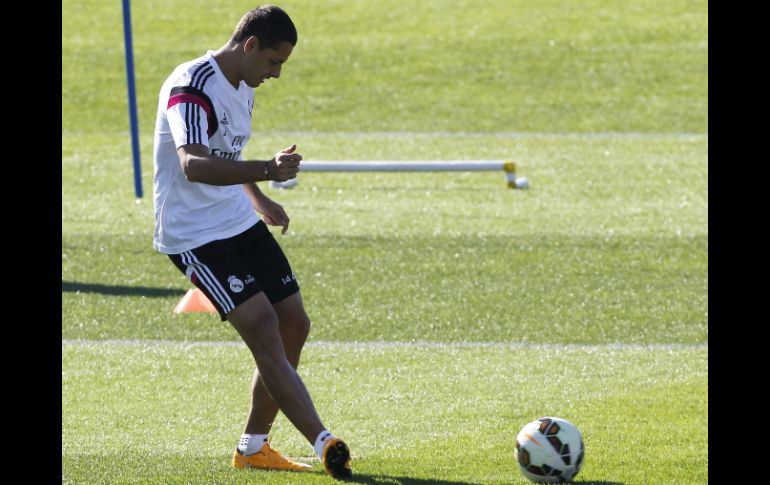 Javier Hernández jugaría su primer partido de inicio en la liga. EFE / K. Huesca.