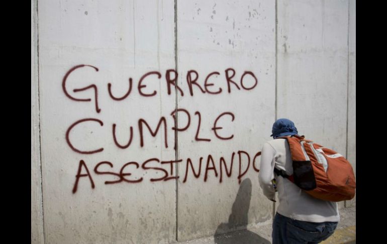 Por los hechos en Iguala, exigen a la autoridad el desarollo de protocolos para someter a las autoridades a un control de confianza. AP / ARCHIVO