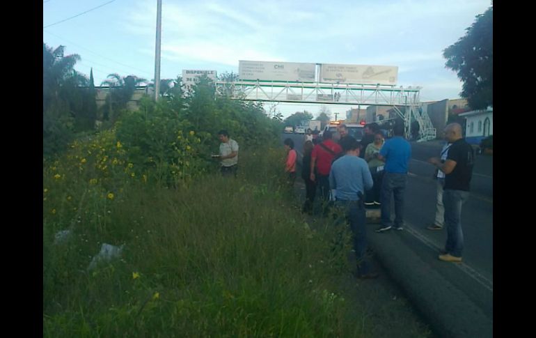 Autoridades acudieron a la avenida Tonalá al cruce con Monte Albán, en la colonia Rey Xólotl. ESPECIAL /