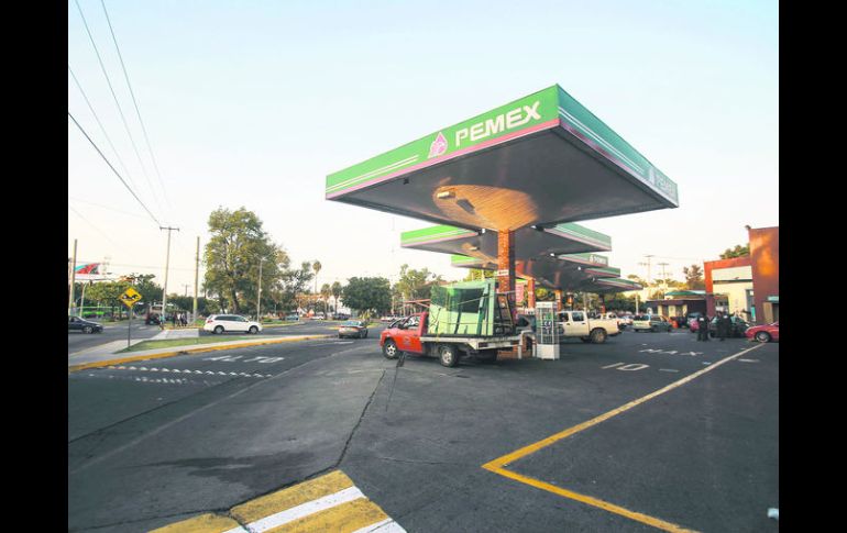 Cercanía. A 200 metros de la gasolinera ubicada en el cruce de Alcalde y Circunvalación se acaba de abrir otra estación de servicio. EL INFORMADOR / A. García