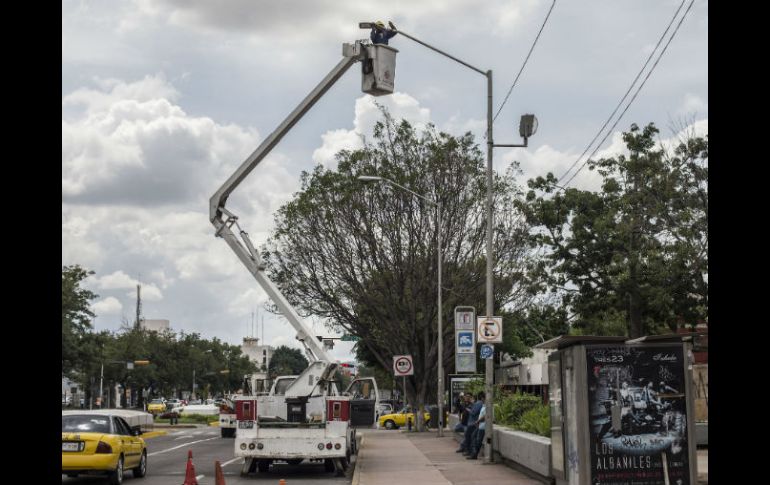 En Guadalajara hay 32 mil luminarias en una situación regular y otras 24 mil están deterioradas. EL INFORMADOR / A. Hernández