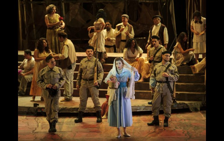 El elenco resaltó con el talento de la mezzosoprano J. María Lo Mónaco, quien interpreta a la altiva gitana 'Carmen'. EL INFORMADOR / J. Mendoza