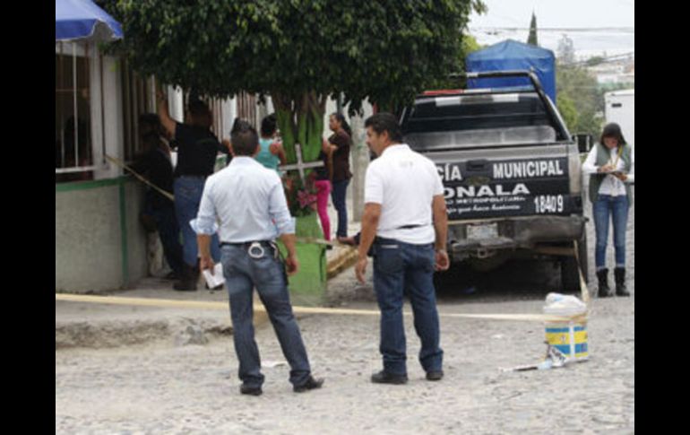 Tras la agresión, varios vecinos asistieron al lesionado, para después llevarlo a recibir atención médica. EL INFORMADOR / ARCHIVO
