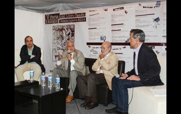 La discusión fue en el marco de la V Feria del Libro usado, con los arquitectos Arturo Camacho, Álvaro Berumen y Carlos Ramírez. EL INFORMADOR / L. Rodríguez