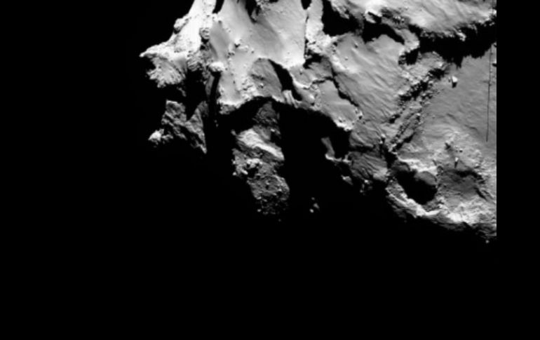 Ingenieros y científicos esperan que cuando el cometa se acerque al sol, las baterías se recarguen para que Philae pueda despertarse. AP / ESA