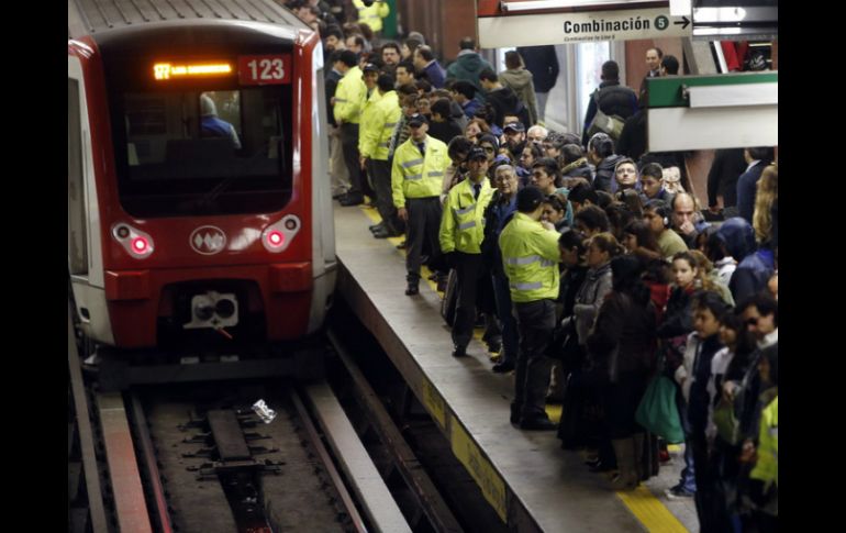 Unas 400 mil personas se vieron afectadas por el corte del servicio de 24 estaciones del Metro. EFE / ARCHIVO