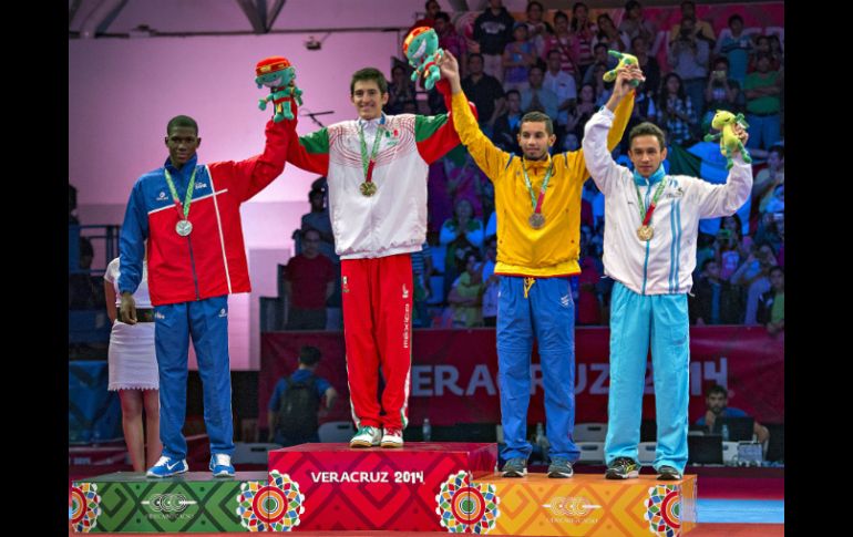 El taekwondoín no tuvo piedad para agenciarse la medalla de oro. MEXSPORT / J. Ramírez