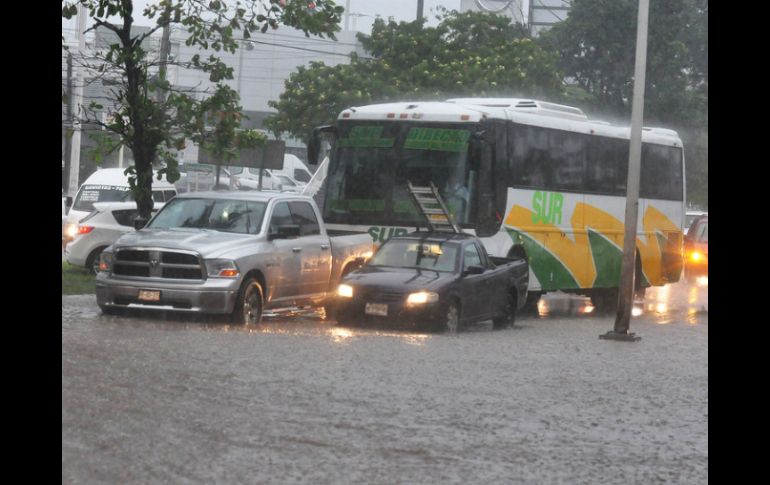 Las lluvias han dificultado el tránsito vehicular en algunas partes de la capital tabasqueña. NTX / ARCHIVO