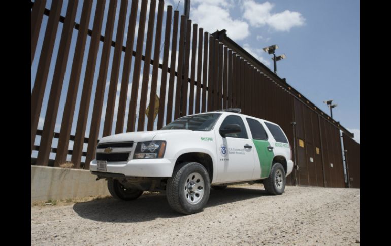 Greg Abbott señala que una de las primeras acciones de su mandato es el reforzamiento de la frontera con México. EL INFORMADOR / ARCHIVO