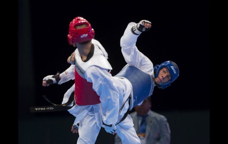 El taekwondoín pelea un intenso combate en los Juegos Centroamericanos y del Caribe en Veracruz. MEXSPORT / J. Ramírez