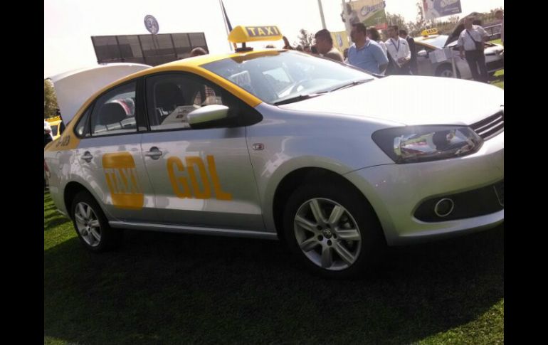 Los nuevos taxis serán de color gris plata con amarillo y se les plasmará GDL o PVR, según corresponda. EL INFORMADOR / E. Barrera