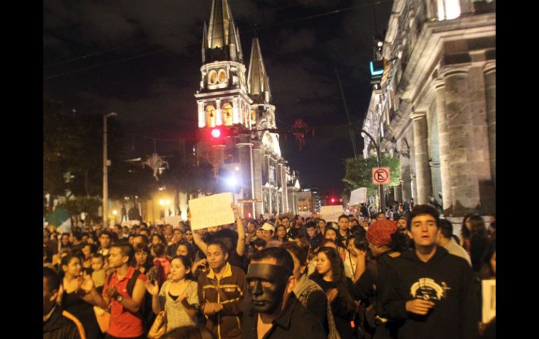 Guadalajara se unió a las marchas en el país para exigir la apartición de los 43 normalistas de Ayotzinapa. EL INFORMADOR / A. Hinojosa