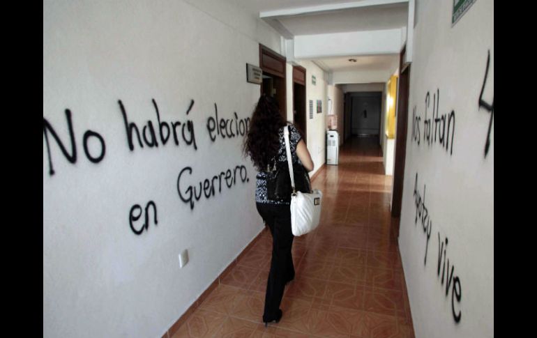 La movilización forma parte de sus acciones para exigir la localización con vida de los normalistas de Ayotzinapa. AP / ARCHIVO