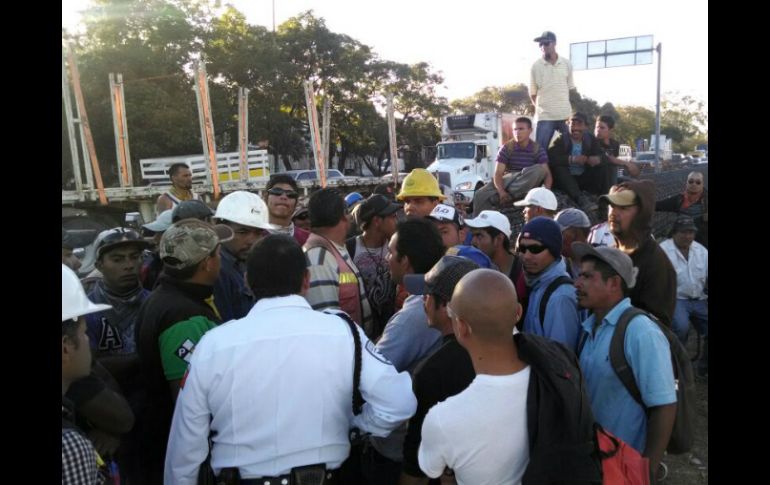 Los manifestantes estuvieron bloqueando la avenida Laureles a la altura de Arco de Triunfo. EL INFORMADOR / J. Mendoza