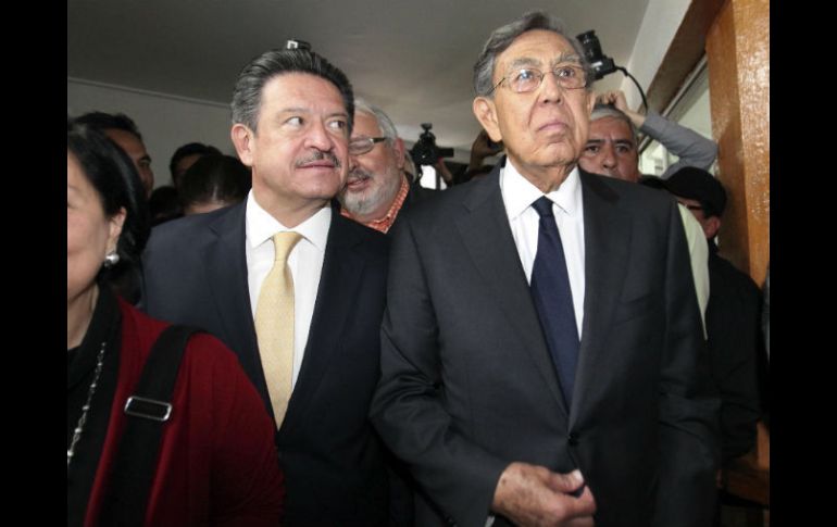 Carlos Navarrete, presidente nacional del PRD, y Cuauhtémoc Cárdenas, en la reunión previa a la renuncia de este último. SUN / RML