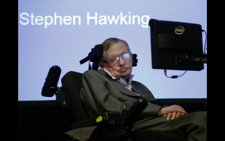 Hawking ofrece una rueda de prensa en Londres para presentar un software para comunicarse con mayor velocidad. AP / K. Wigglesworth