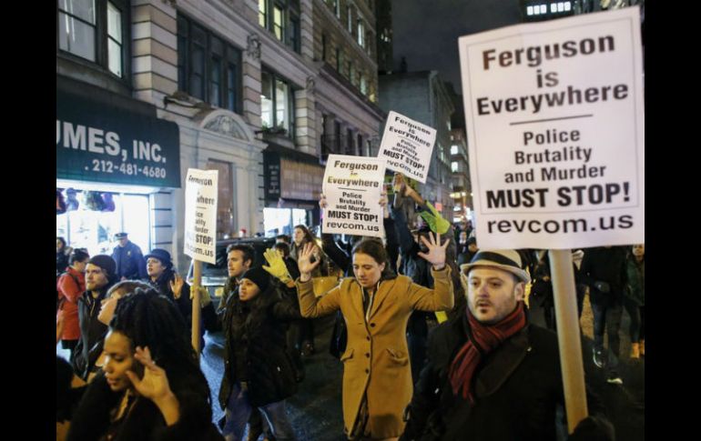 Cientos de manifestantes se dieron cita en el barrio Rockefeller Center en Manhattan. AFP / K. Betancur