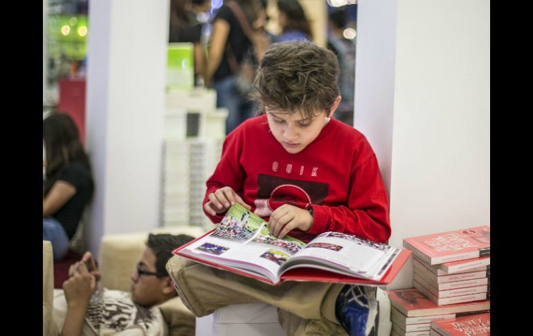Aseguran que los talleres invita a los pequeños a ser más creativos y los acerca a la lectura. EL INFORMADOR / A. Hernández