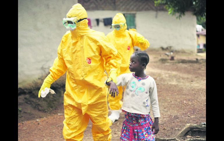 Grupo vulnerable. El avance del ébola dañará la educación en África, sus consecuencias afectarán sobre todo a las niñas. AP /