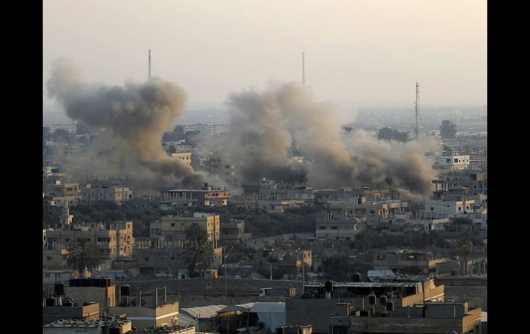 Se levanta humo después de una explosión en la ciudad de Rafah en agosto del 2013. AFP / ARCHIVO