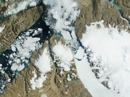 Cuando el agua comienza a infiltrarse en las grietas de los glaciares, hace que el hielo se vuelva más proclive a disolverse. NTX / ARCHIVO