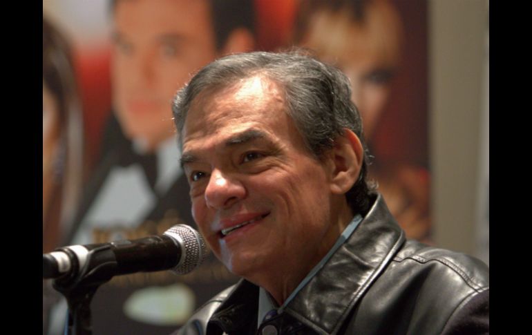 El cantante mexicano no llegó a un acuerdo con Televisa; una empresa internacional la producirá. NTX / ARCHIVO