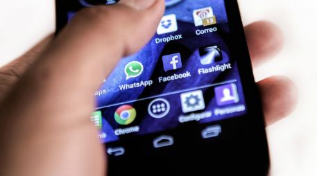 Facebook, Twitter e incluso WhatsApp han modificado bastante el modo de vivir de las personas. EL INFORMADOR / ARCHIVO