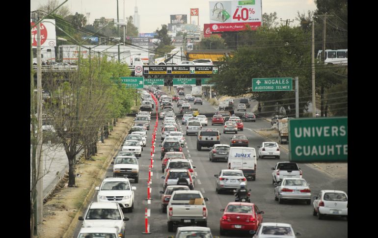 Algunos automovilistas aseguran que en carriles centrales se transitaba a vuelta de rueda. EL INFORMADOR / J. Mendoza
