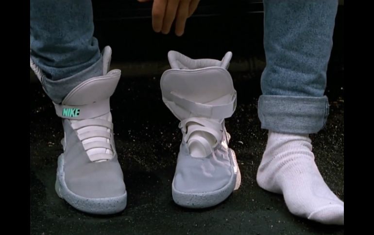 Los tenis autoajustables de Nike son utilizados por Marty McFly en 'Volver al Futuro II'. ESPECIAL / Universal Pictures